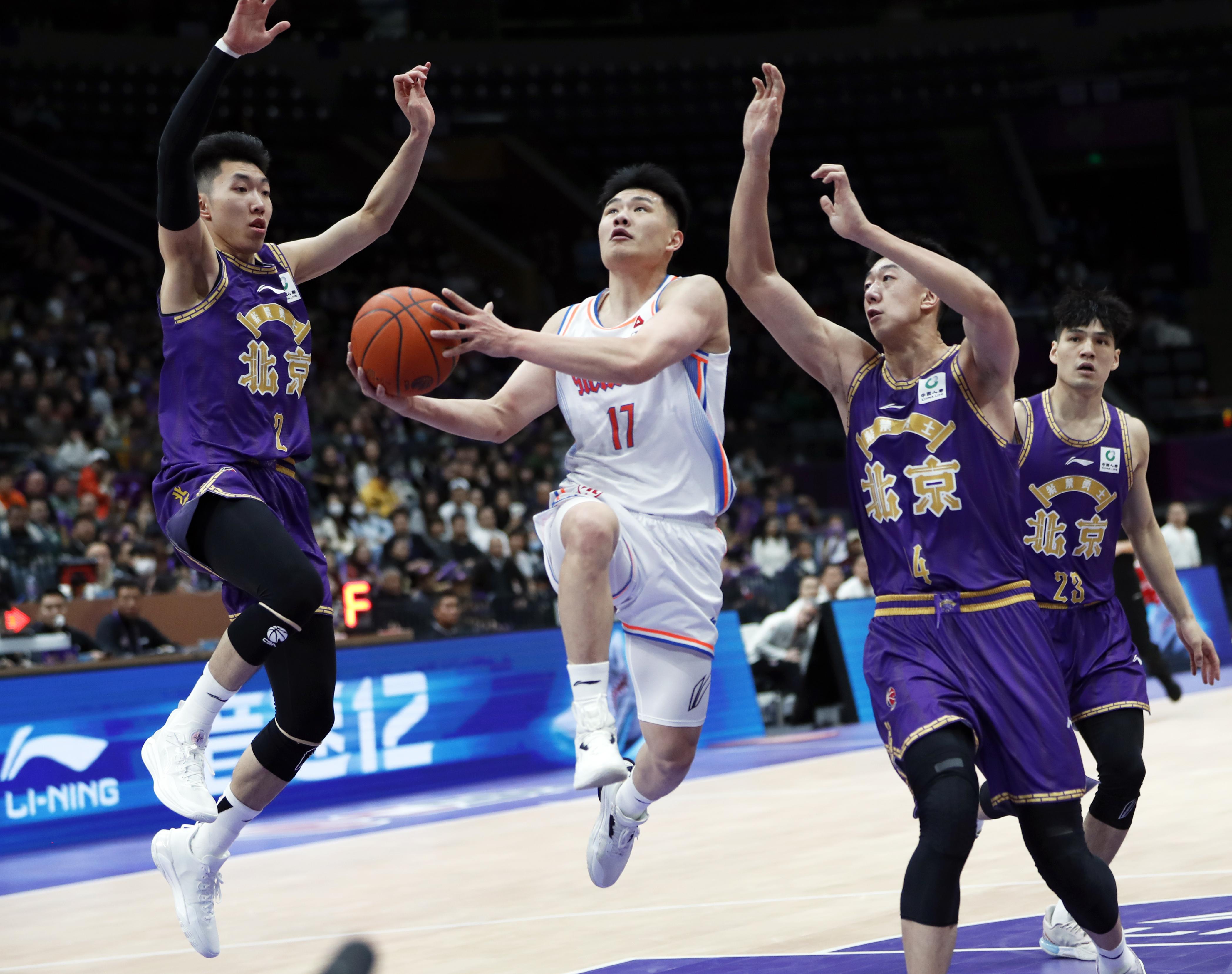 包含徐杰18+7+6广东逆转广州邹阳21分福建胜四川的词条