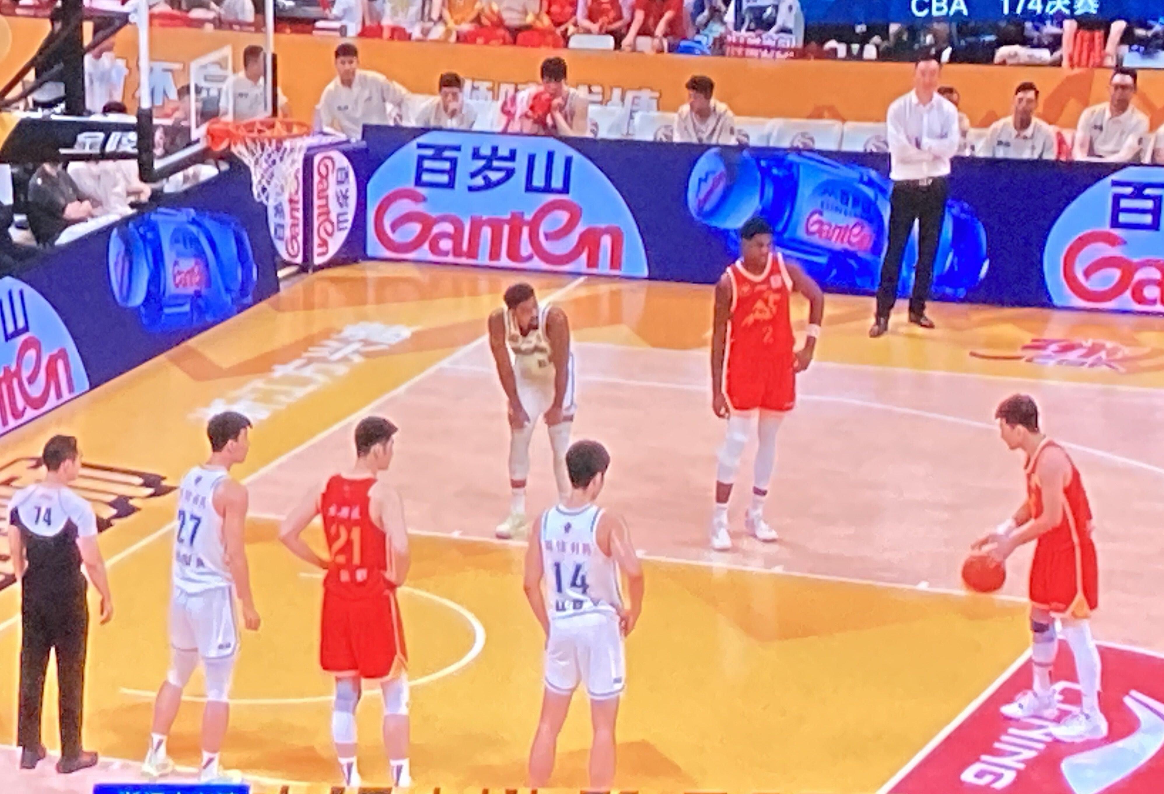青岛男篮年轻后卫崭露头角，助队取胜