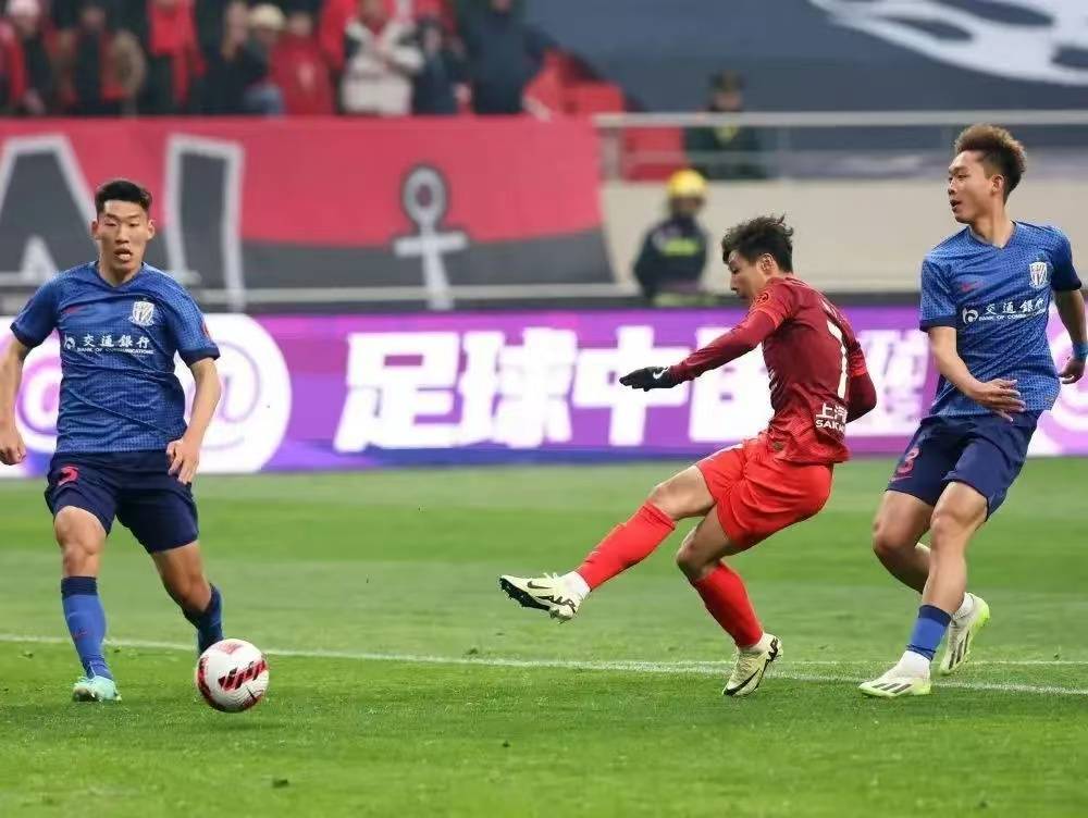 汉诺威在国内足球比赛中击败对手